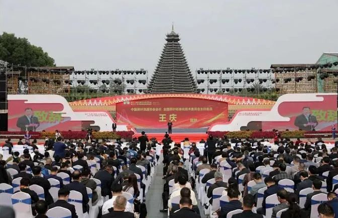 第十七屆中國茶業(yè)經(jīng)濟(jì)年會(huì)召開，集團(tuán)公司繼續(xù)排名中國茶企百強(qiáng)前列，白沙溪茶廠、益陽茶廠榮獲多項(xiàng)榮譽(yù)